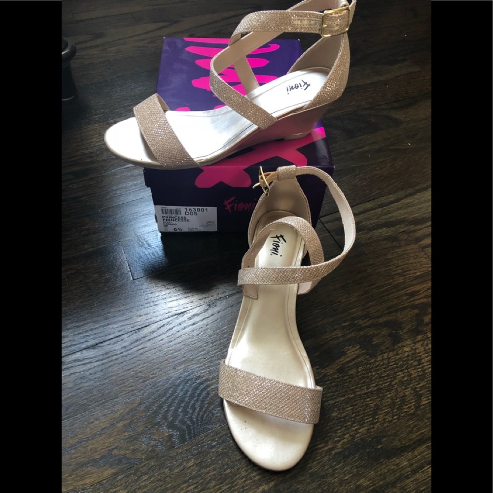 Dressy gold shoes 6.5